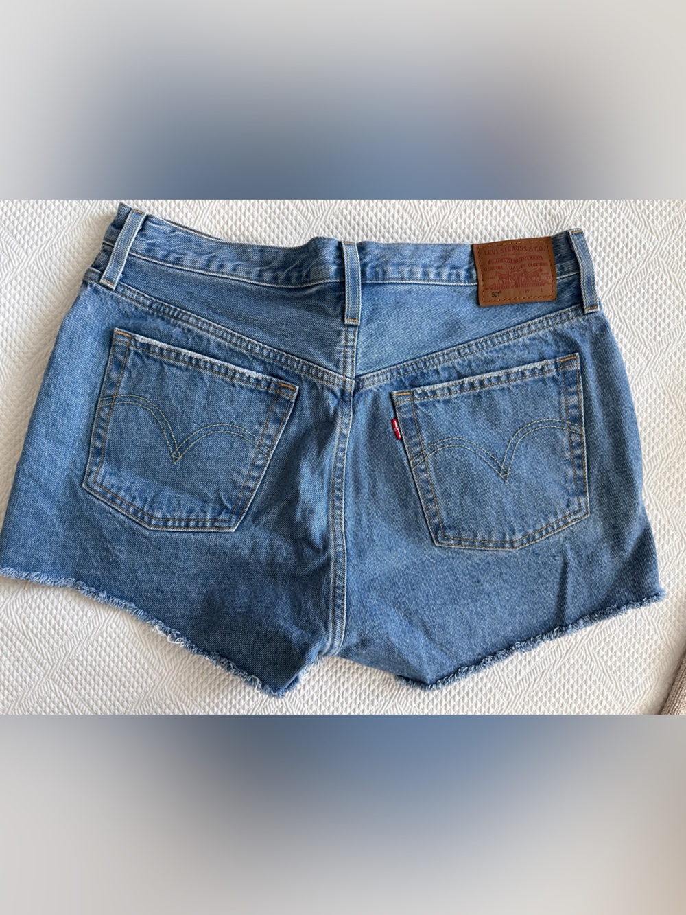 501 Levi’s Cutoff Jean Denim Shorts - Picture 3 of 5